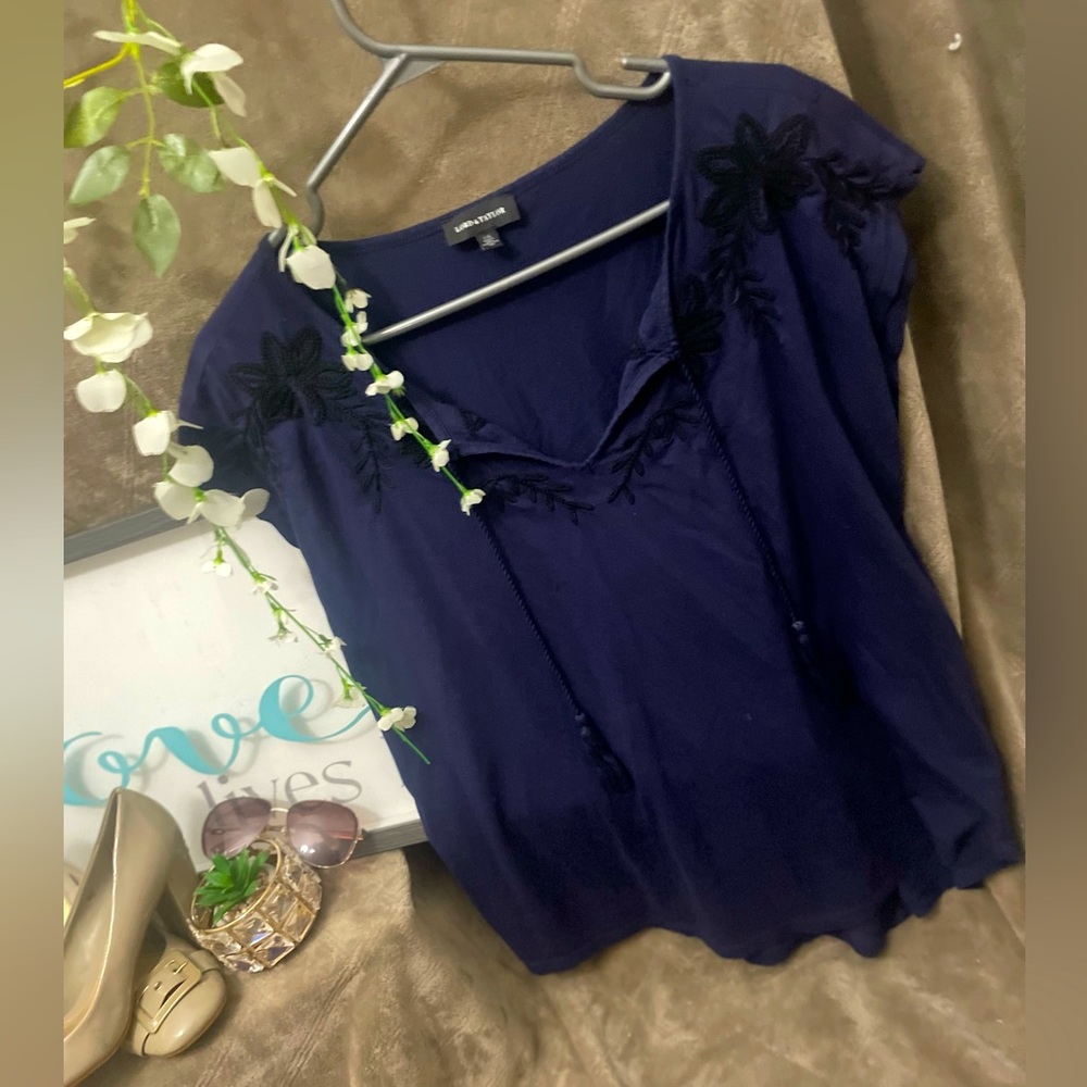 ‼️3/$33‼️ ✨🎀LORD & TAYLOR EMBROIDERED BLOUSE🎀✨